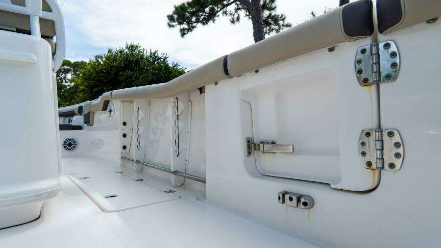 272 CC Adventure 27ft Tidewater Yacht For Sale