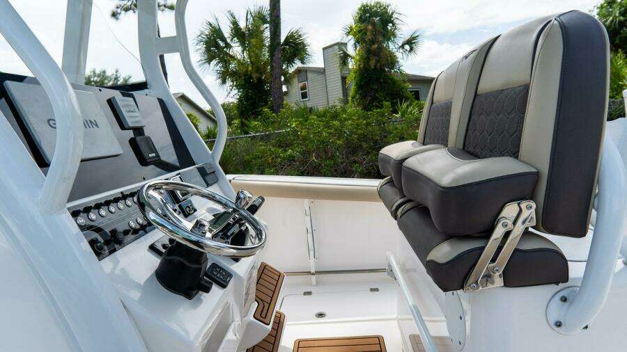 272 CC Adventure 27ft Tidewater Yacht For Sale