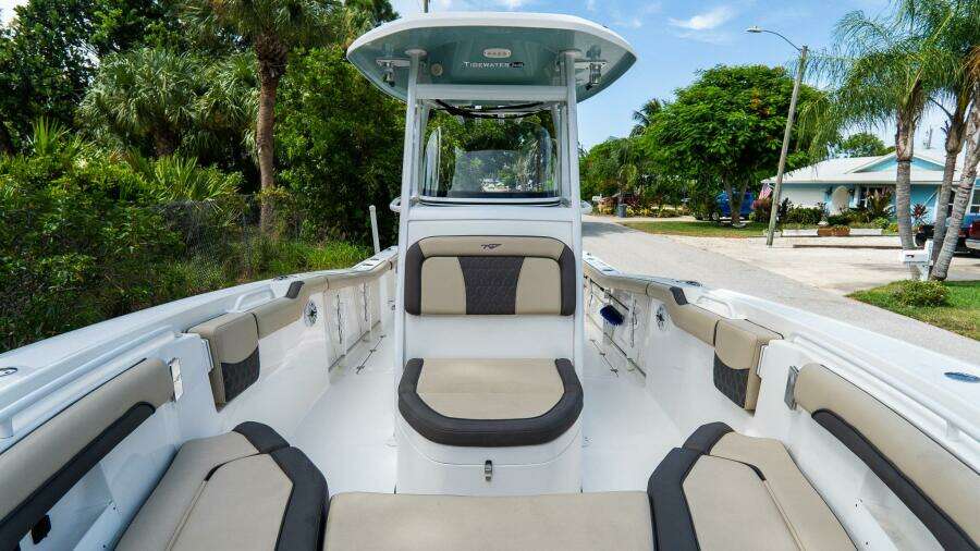 272 CC Adventure 27ft Tidewater Yacht For Sale