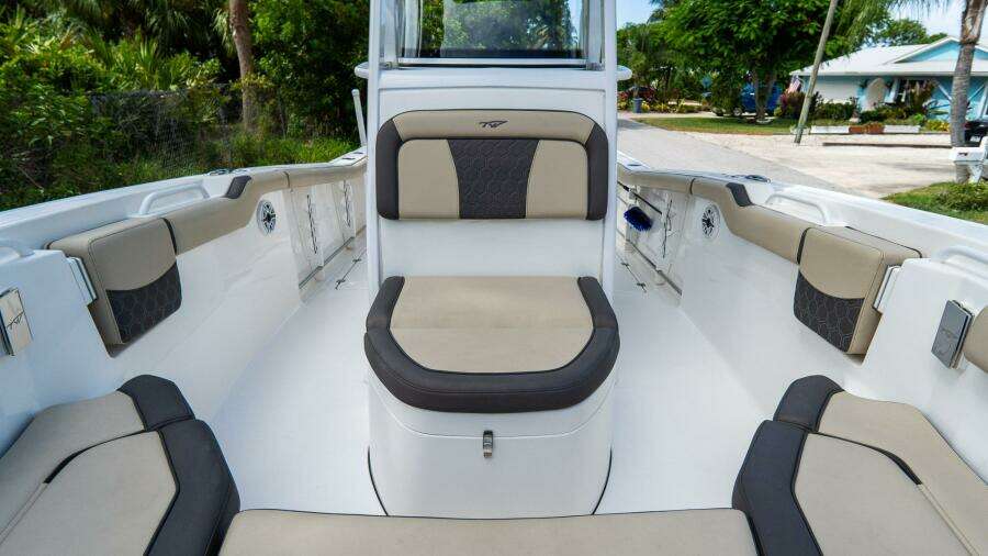 272 CC Adventure 27ft Tidewater Yacht For Sale