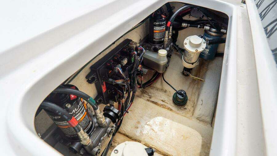 272 CC Adventure 27ft Tidewater Yacht For Sale