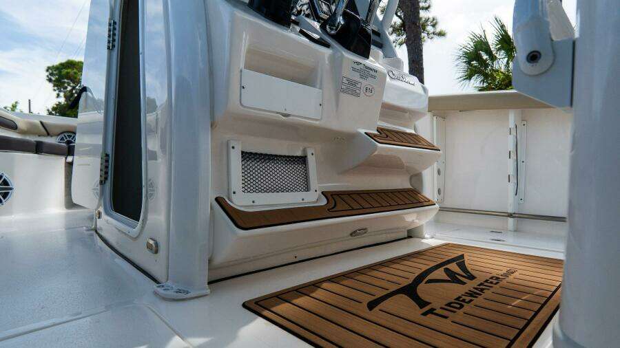 272 CC Adventure 27ft Tidewater Yacht For Sale