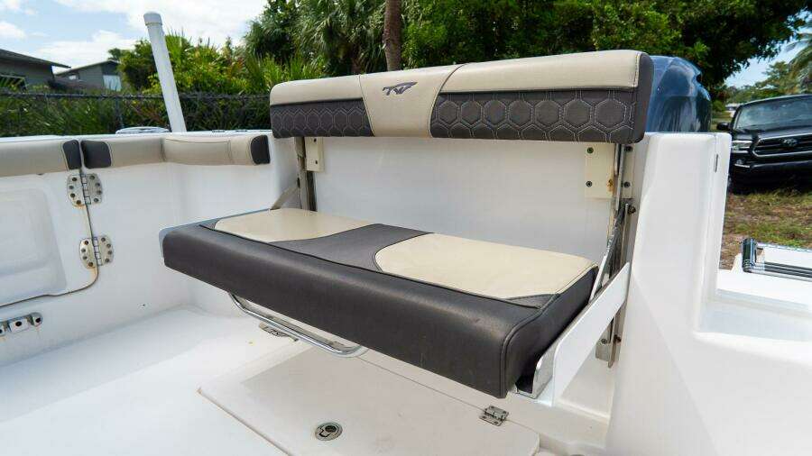 272 CC Adventure 27ft Tidewater Yacht For Sale