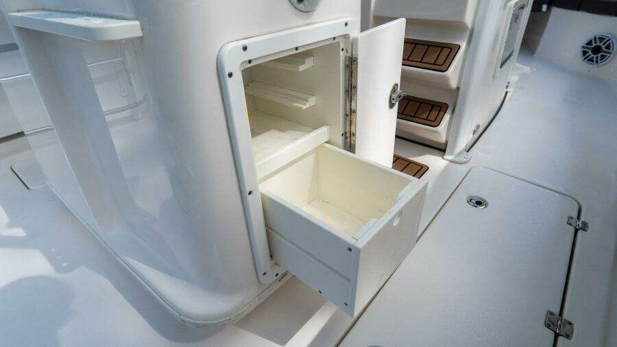 272 CC Adventure 27ft Tidewater Yacht For Sale