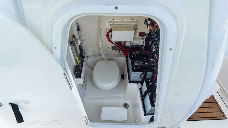 272 CC Adventure 27ft Tidewater Yacht For Sale