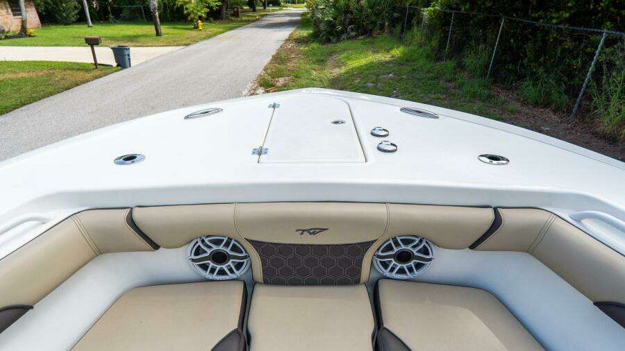 272 CC Adventure 27ft Tidewater Yacht For Sale