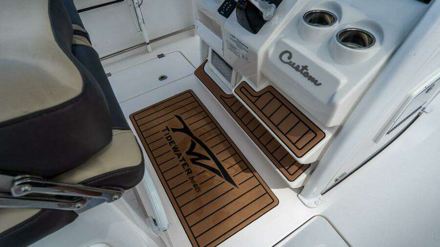 272 CC Adventure 27ft Tidewater Yacht For Sale