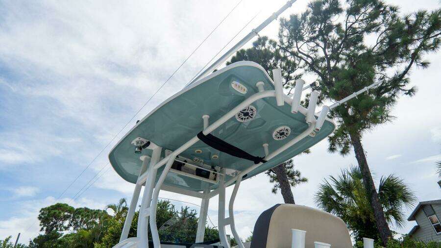 272 CC Adventure 27ft Tidewater Yacht For Sale