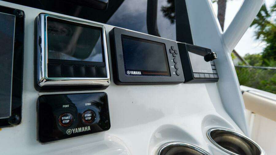 272 CC Adventure 27ft Tidewater Yacht For Sale