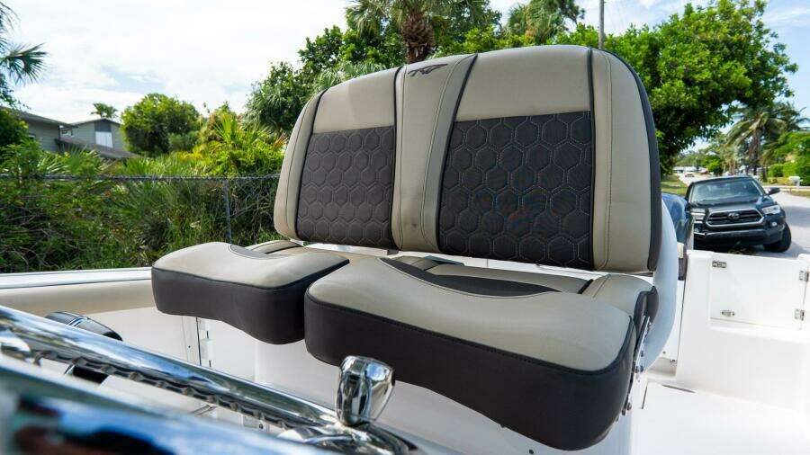 272 CC Adventure 27ft Tidewater Yacht For Sale