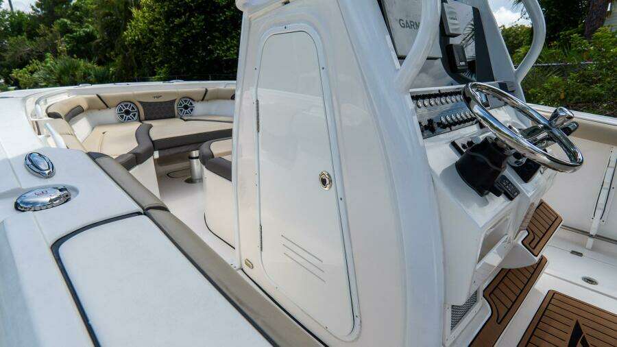 272 CC Adventure 27ft Tidewater Yacht For Sale