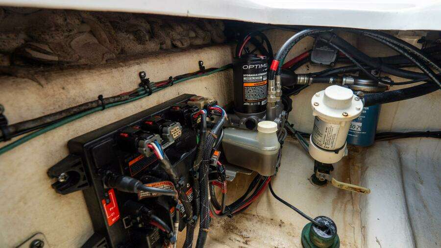 272 CC Adventure 27ft Tidewater Yacht For Sale