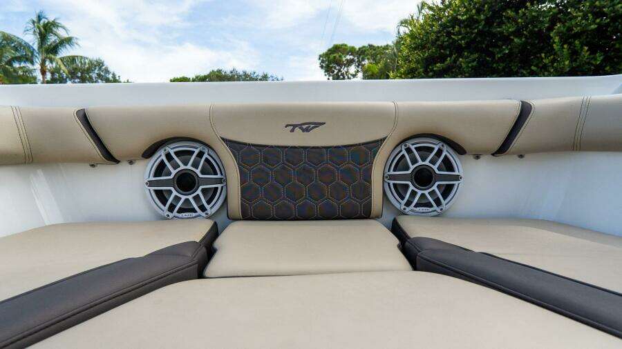 272 CC Adventure 27ft Tidewater Yacht For Sale