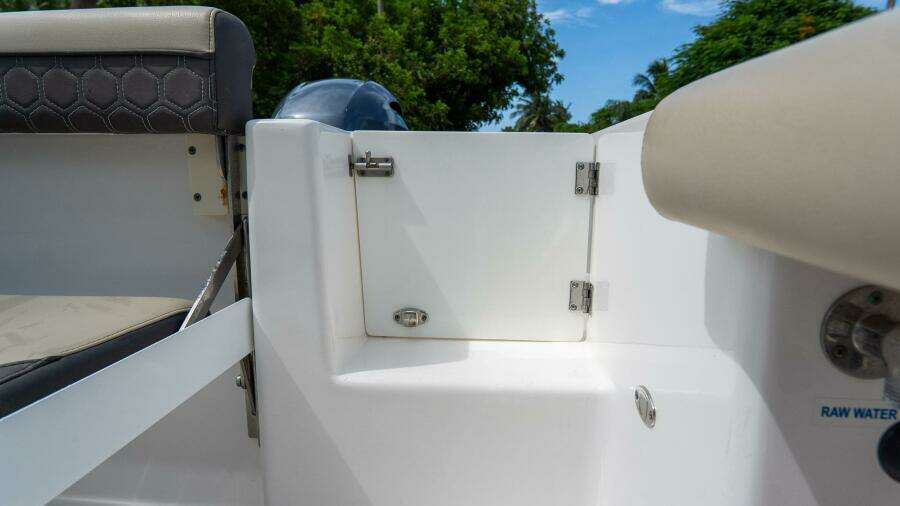 272 CC Adventure 27ft Tidewater Yacht For Sale