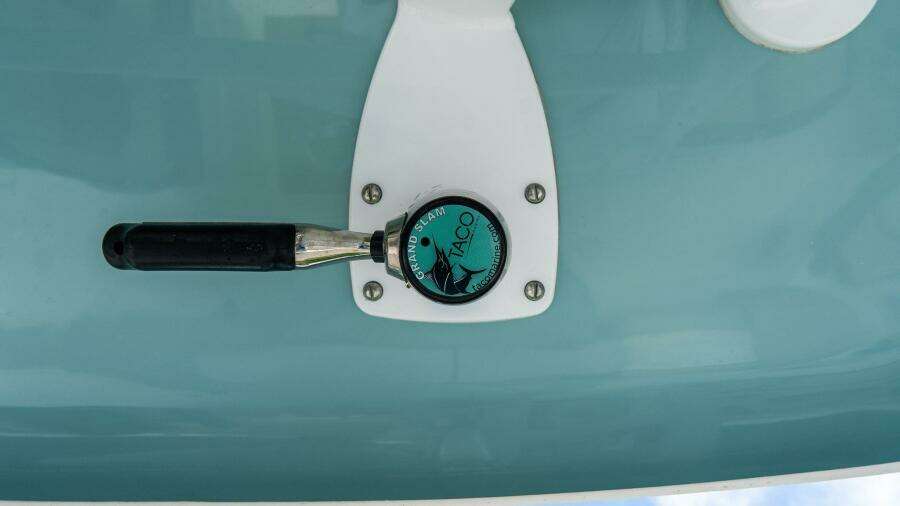 272 CC Adventure 27ft Tidewater Yacht For Sale