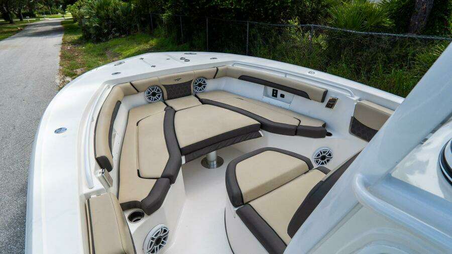 272 CC Adventure 27ft Tidewater Yacht For Sale