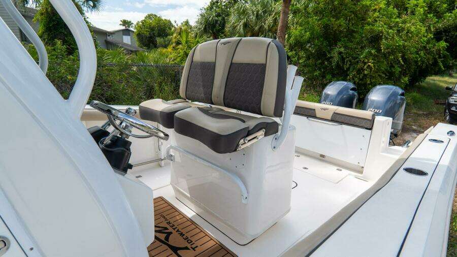 272 CC Adventure 27ft Tidewater Yacht For Sale