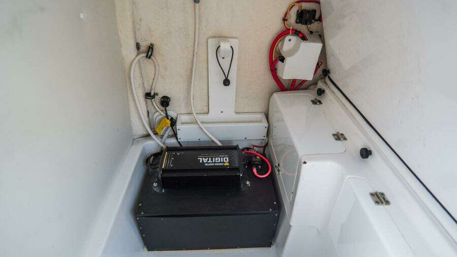 256 CC Adventure 25ft Tidewater Yacht For Sale