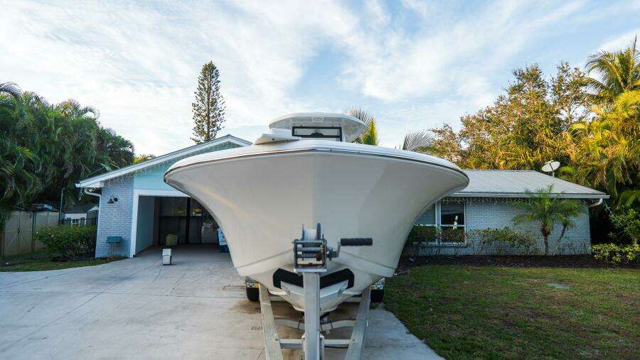 256 CC Adventure 25ft Tidewater Yacht For Sale