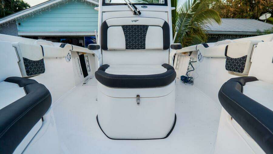 256 CC Adventure 25ft Tidewater Yacht For Sale