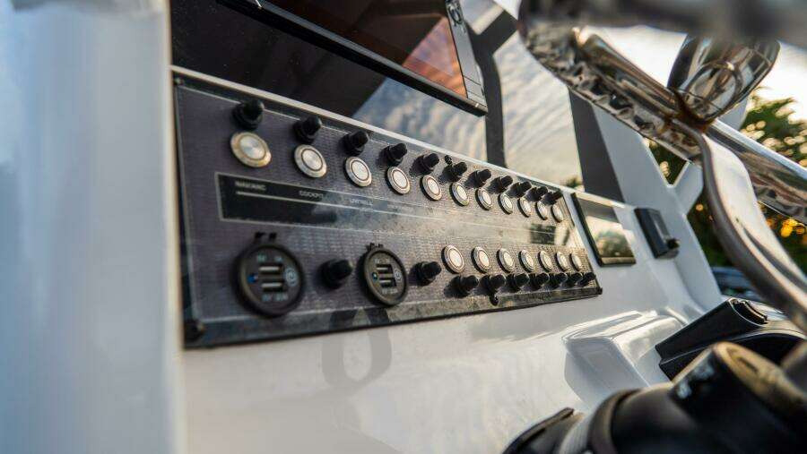 256 CC Adventure 25ft Tidewater Yacht For Sale