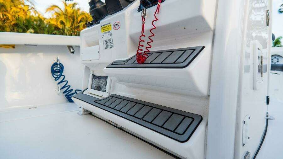 256 CC Adventure 25ft Tidewater Yacht For Sale