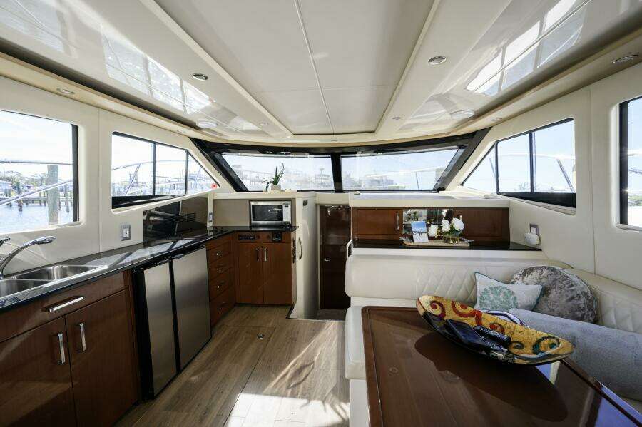 Salon & Galley