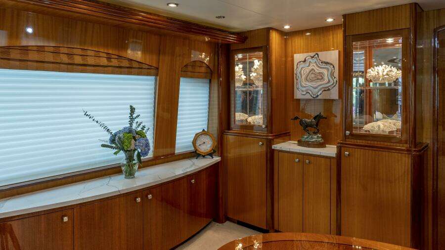 Hatteras 80 Gallopin- Decor Hatteras 80 Gallopin- Decor