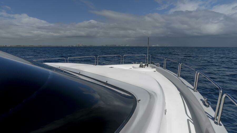 Hatteras 80 Gallopin- Bow Hatteras 80 Gallopin- Bow