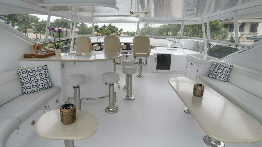 Hatteras 80 Gallopin- Flybridge Hatteras 80 Gallopin- Flybridge