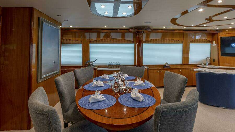 Hatteras 80 Gallopin- Salon Dinette Hatteras 80 Gallopin- Salon Dinette