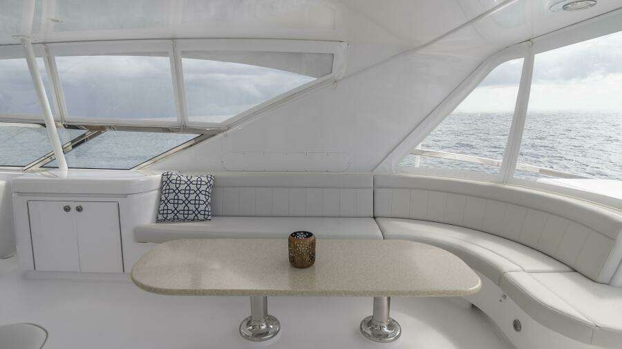 Hatteras 80 Gallopin- Flybridge Entertaining Area Hatteras 80 Gallopin- Flybridge Entertaining Area