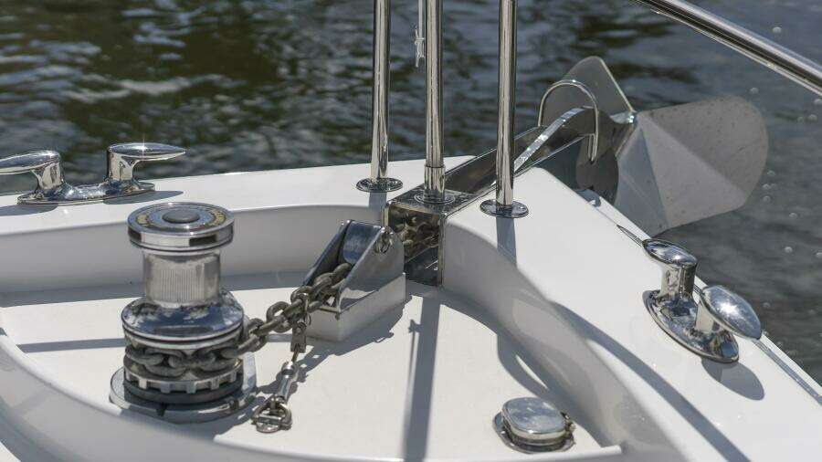 Hatteras 80 Gallopin- Windlass and Bow Anchor Hatteras 80 Gallopin- Windlass and Bow Anchor