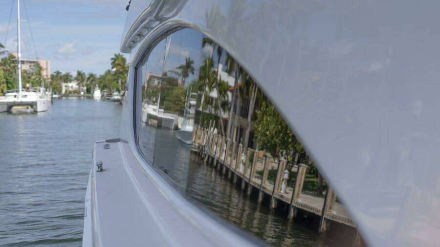 Hatteras 80 Gallopin- Portside Hatteras 80 Gallopin- Portside