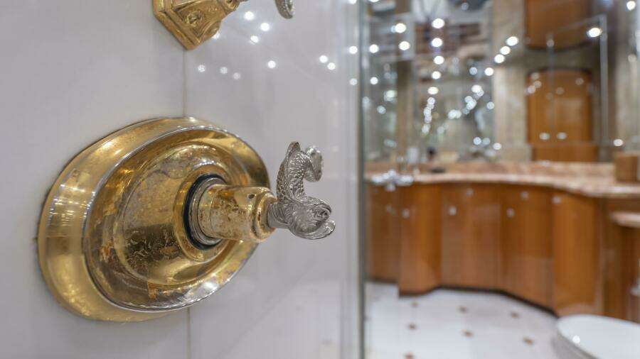 Hatteras 80 Gallopin- Master Head Hatteras 80 Gallopin- Master Head