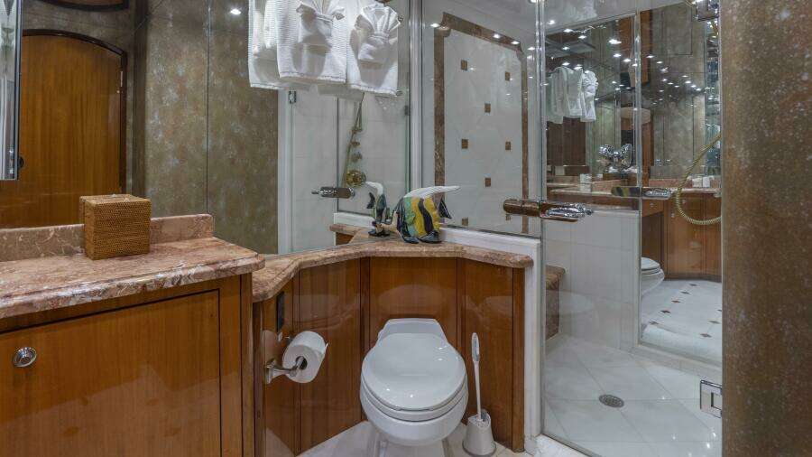 Hatteras 80 Gallopin- Master Head Hatteras 80 Gallopin- Master Head