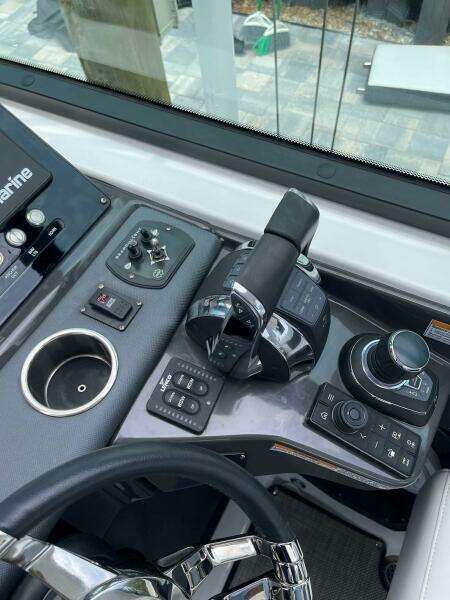 2021 Monterey 385 SE  Helm