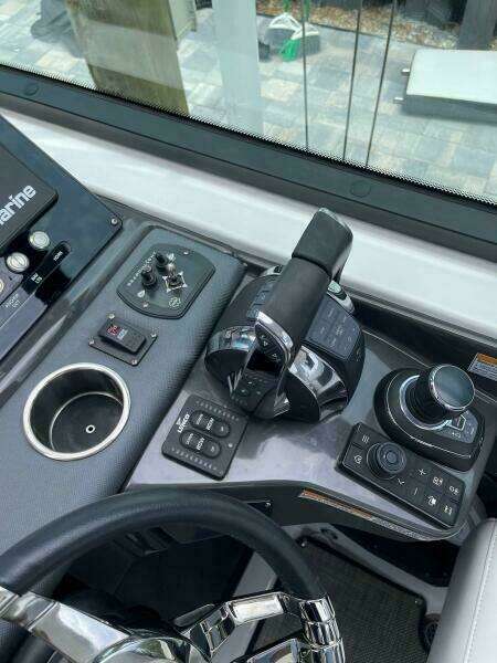 2021 Monterey 385 SE- Helm