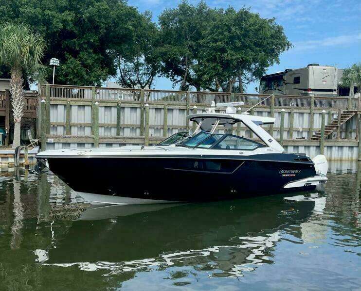 2021 Monterey 385 SE- Port Profile