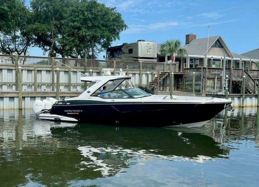 2021 Monterey 385 SE- STBD Profile