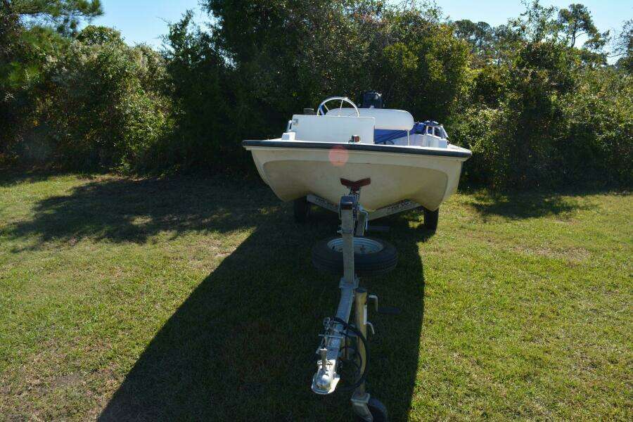 13ft Boston Whaler Yacht For Sale