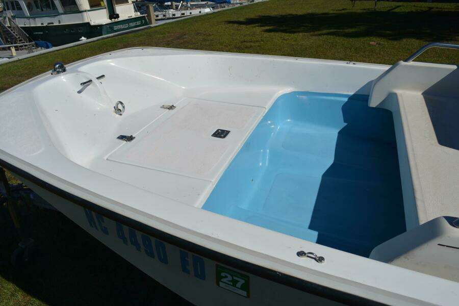 13ft Boston Whaler Yacht For Sale