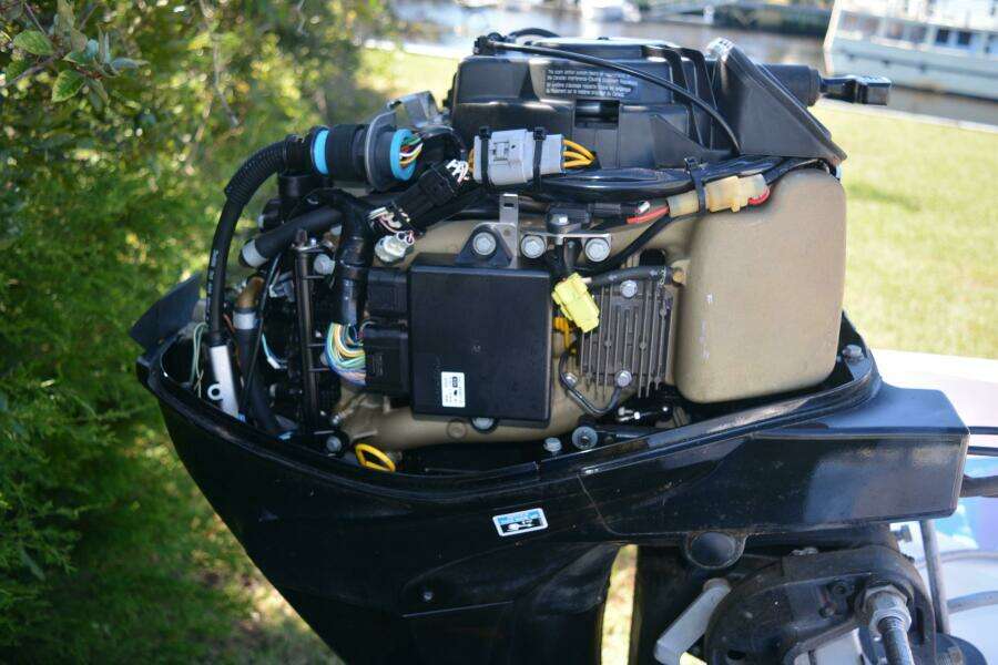 13ft Boston Whaler Yacht For Sale