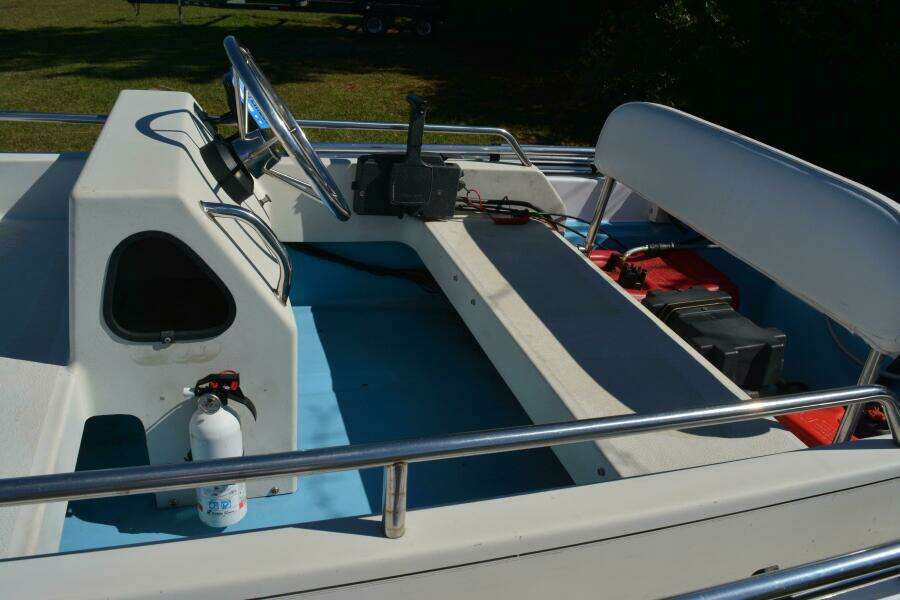 13ft Boston Whaler Yacht For Sale