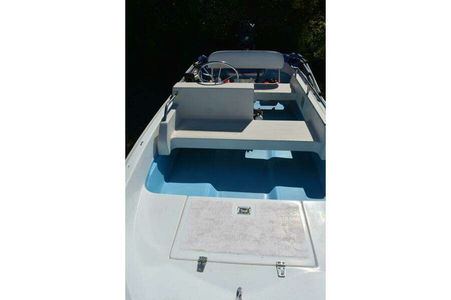 13ft Boston Whaler Yacht For Sale
