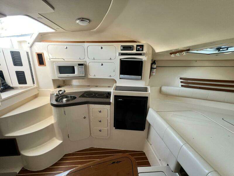 ZIG ZAG 33ft Grady White Yacht For Sale