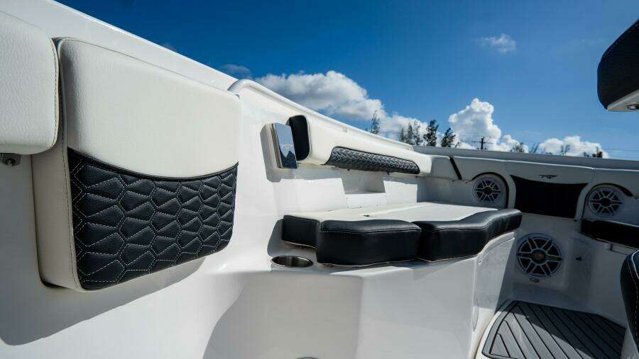 272 LXF 27ft Tidewater Yacht For Sale