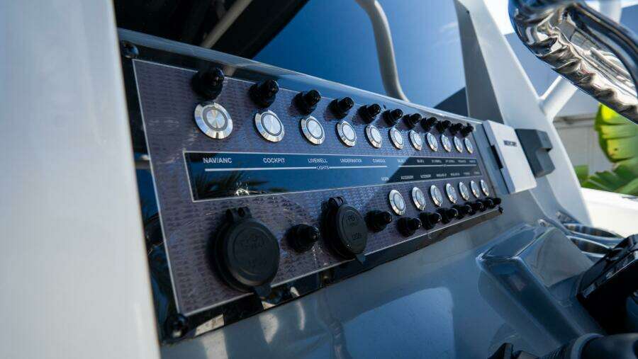 272 LXF 27ft Tidewater Yacht For Sale