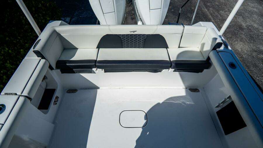 272 LXF 27ft Tidewater Yacht For Sale