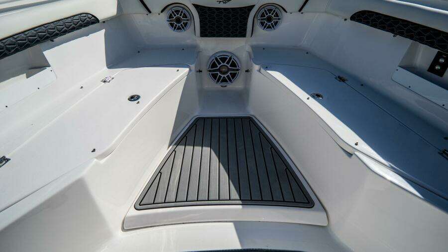 272 LXF 27ft Tidewater Yacht For Sale